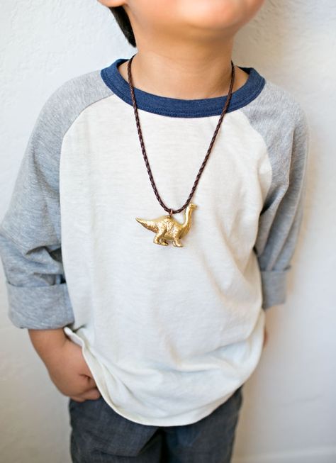 Your little racer will totally rock this DIY dinosaur necklace! It's a speedy craft that any little boy would love. Boy Jewelry For Kids, Dino Accessories, Diy Boy Gifts, Boy Jewelry, Necklace For Boys, Boy Necklace, Diy Dinosaur, Hello Wonderful, Boys Necklace