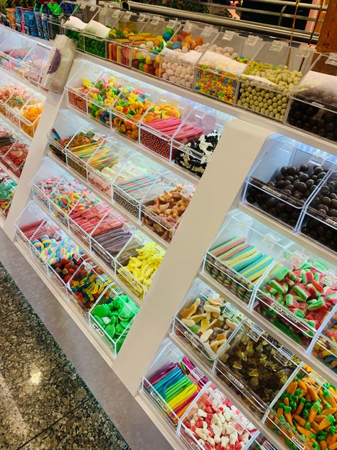 Retail Store Wall Design, Sweetshop Ideas, Candy Store Interior, Candy Shop Ideas Design, Candy Shop Aesthetic, Candy Booth, Candy Store Design, Candy Store Display, Cake Shop Design