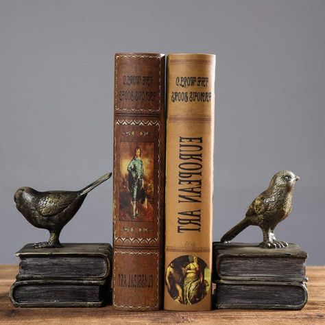 Book Shelves Office, Bookshelf Accessories, Decorative Bookshelves, Decorative Bookends, Bookcase Styling, Pottery Houses, Vintage Bookends, Books Vintage, Rustic Traditional