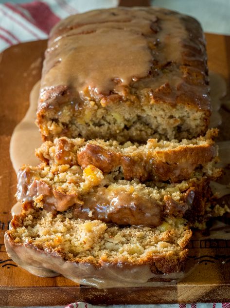 Pineapple Quick Bread 12 Tomatoes, Fall Breads, Cinnamon Pineapple, Nut Breads, Glazed Pineapple, Bread Quick, Pineapple Bread, Amish Bread, Dessert Breads