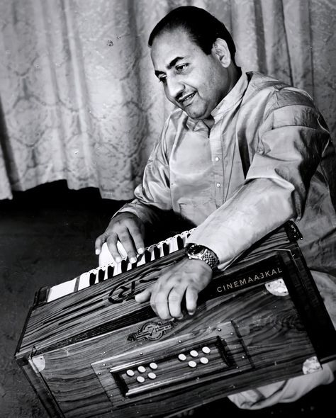 #MohammedRafi was one of the greatest Indian playback singer and musician, was born on December 24, 1924. He was one of the most influential singers of the Indian subcontinent. ‘Likhe Jo Khat Tujhe’ ‘Gulabi Aankhein’ ‘Aaj Mausam’ Comment your favourite song of #Rafi 🎂🎉🔃 Md Rafi Wallpaper, Rafi Sahab, Mohammad Rafi, Mohd Rafi, Mohammed Rafi, Guitar Theory, Bollywood Retro, Old Film Stars, Iphone Wallpaper Music