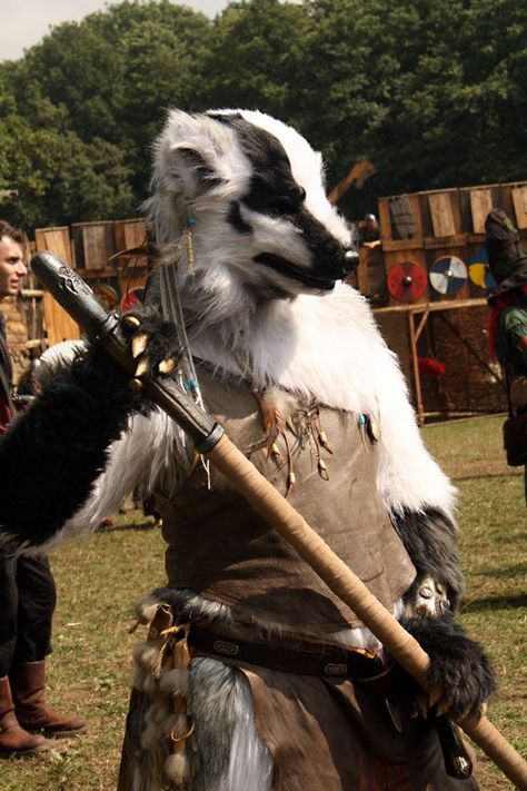 Love how this badger managed it. Looks horribly hot though. Badger Fursona, Badger Costume, Epic Costumes, Fursuit Ideas, Amazing Costumes, Roll Play, Fantasy Creature, Red Wall, Cos Play