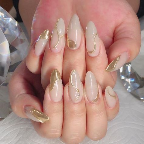 White And Gold Nail Ideas, White Gold Nails, Elegant Touch Nails, Art Designs Ideas, Beige Nails, Minimal Nails, Casual Nails, Clear Nails, Elegant Nails