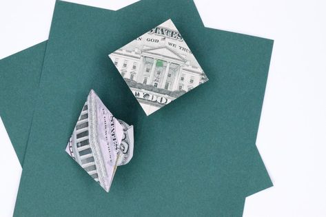 Creative way to give money. Fold a mortarboard graduation cap out of a dollar as the perfect gift for high school graduates Graduation Money Gifts, Origami Star Box, Dollar Origami, Origami Gifts, Origami Ball, Dollar Bill Origami, Graduation Money, Origami Bookmark, Origami For Beginners