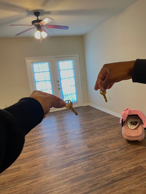 Key To House Aesthetic, First Apartment Black Couple, New Apartment Aesthetic Keys Black Couple, Keys To First Apartment, Couples House Aesthetic, Apartments With Boyfriend, Apartment With Girlfriend, Keys To Apartment Goals Couple, Getting Apartment Key