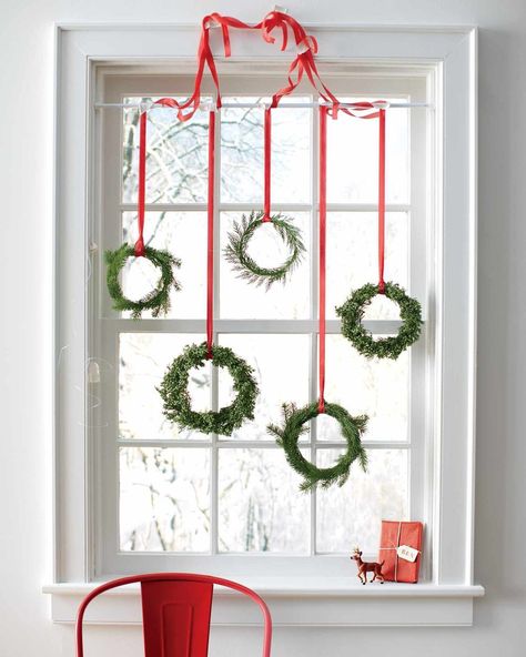 Transform your windows into stunning displays that speak to the season. Christmas Decor Diy Cheap, Christmas Window Decoration, Jul Diy, Cheap Christmas Diy, Winter Decorating, Picture Window, Crafty Christmas, Winter Window, Window Decorations