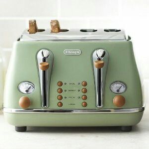 Delongi Toaster - sage green Vintage Toaster, Retro Toaster, Vintage Appliances, Eclectic Kitchen, Toasters, Retro Home, Retro Kitchen, Kitchen Items, Kitchen Stuff