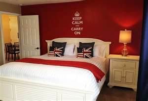 I like the half American and Half British pillows. Also the wall Beatles Bedroom, British Bedroom, Union Jack Decor, Regal Decor, London Bedroom, British Decor, Paris Rooms, London Theme, Future Bedroom