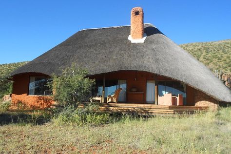 South Africa's Luxe and Low-Key Tswalu Redefines the Safari - Fathom Botswana Architecture, Thatched House South Africa, Cob House Design, Mud House Design, Thatch House, Round Homes, Mud Houses, African Lodge, House Plans South Africa