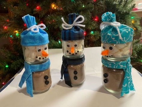 If you need quick teacher or coworker gifts, or even stocking stuffers, look no further! Jar Snowman, Christmas Room Spray, Snowman Fabric, Baby Jars, Miniature Snowman, Coworker Gifts, Painted Clay Pots, Recycled Tin, Baby Food Jars