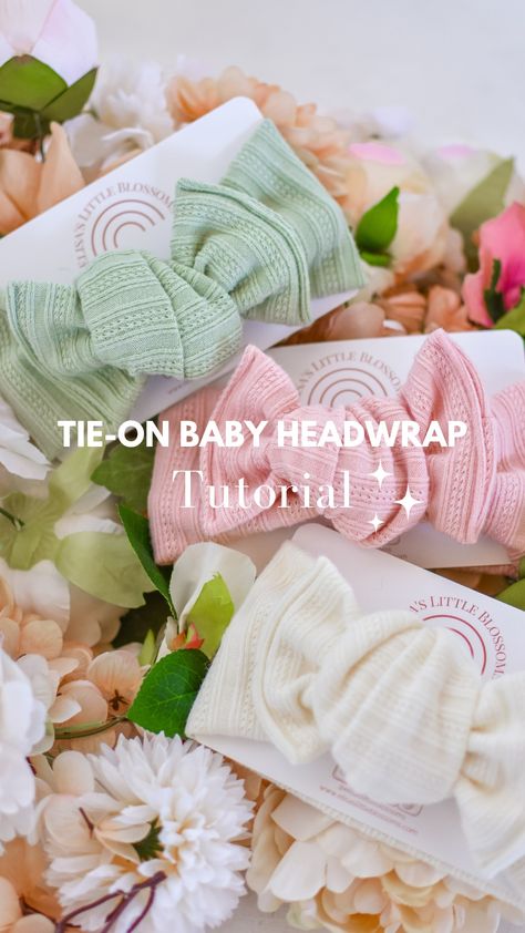 Tie-on baby headwrap tutorial showing 3 different colored headwraps. Kids Boutique Ideas, Headwrap Diy, Diy Baby Headband, Baby Shower Party Planning, Hair Bows Diy Ribbon, Pola Topi, Hair Bands Diy, Headwrap Tutorial, Diy Baby Headbands