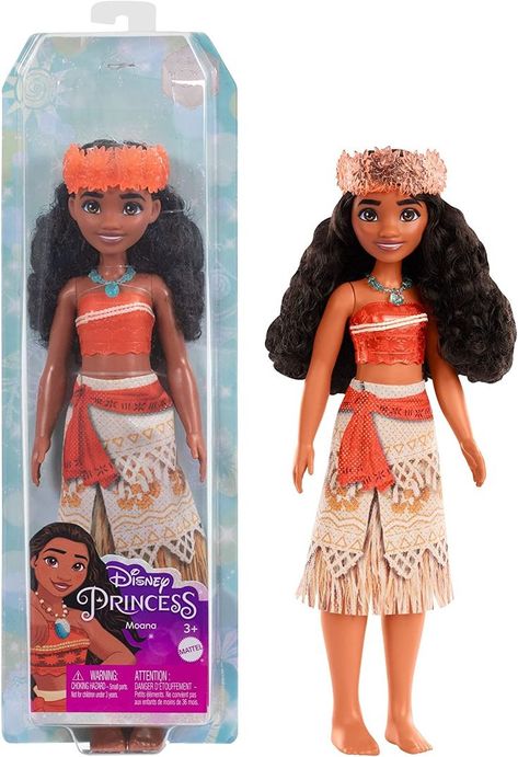 Inspired by the animated character in the beloved Disney movie, this Moana doll is ready to set sail for an epic ocean adventure! The posable fashion doll wears her signature fashion from the movie, including a removable necklace and headband. Her outfit includes an authentic top and removable soft skirt with a storytelling pattern unique to Moana. Retro Kids Clothes, Moana Doll, Popular Disney Movies, Disney Princess Barbies, Princess Barbie Dolls, Disney Princess Moana, Disney Princess Toys, Princess Moana, Sparkle Outfit