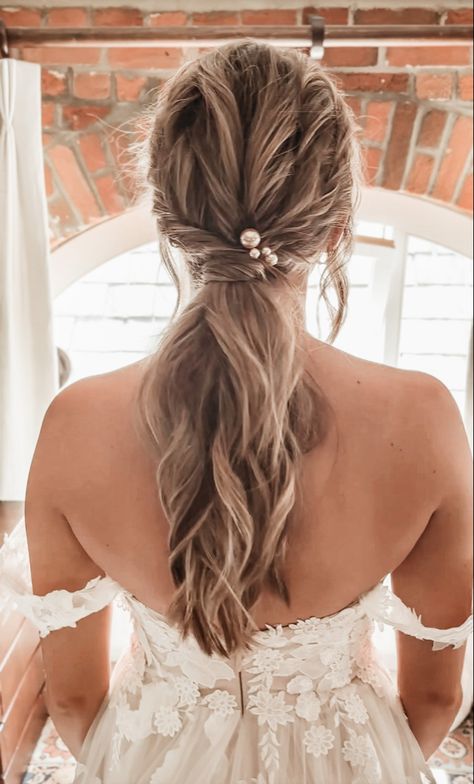 Boho, textured ponytail Boho Ponytail, Textured Ponytail, Ponytail Wedding, Bridal Ponytail, Low Ponytail Hairstyles, Messy Ponytail, Unique Women, Extensions Hair, Low Ponytail