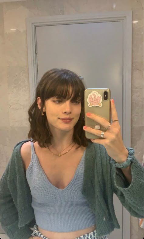 Issie Partridge, Make People Happy, Louis Partridge, Bangs With Medium Hair, Hairstyles For Layered Hair, People Happy, Short Hair Haircuts, Short Hair With Bangs, Cut My Hair