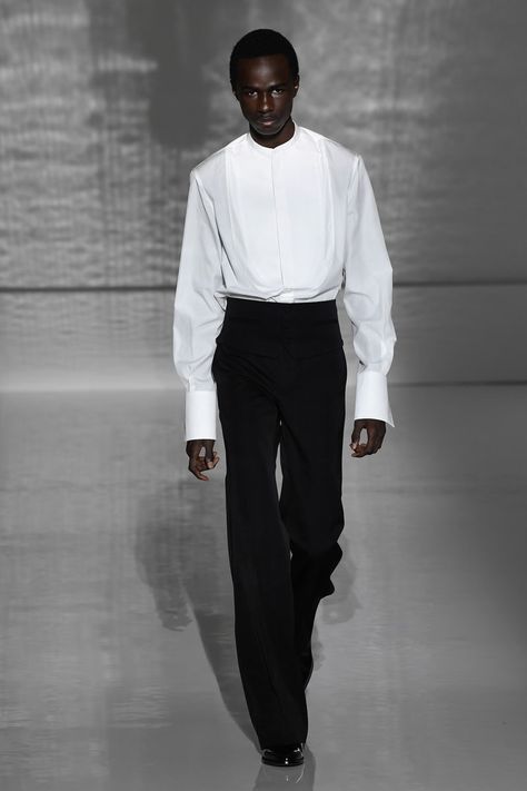 Men Haute Couture, Givenchy Suit, Givenchy Haute Couture, Grad Outfits, Blouse Man, Graduation Style, Mcqueen Fashion, Masculine Style, Men Fashion Show