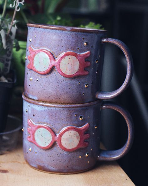 Harry Potter Pottery Ideas, Harry Potter Ceramics Ideas, Diy Pottery Painting, Harry Potter Mugs, Ceramic Ideas, Luna Lovegood, Pottery Crafts, Diy Pottery, Ceramics Pottery Art