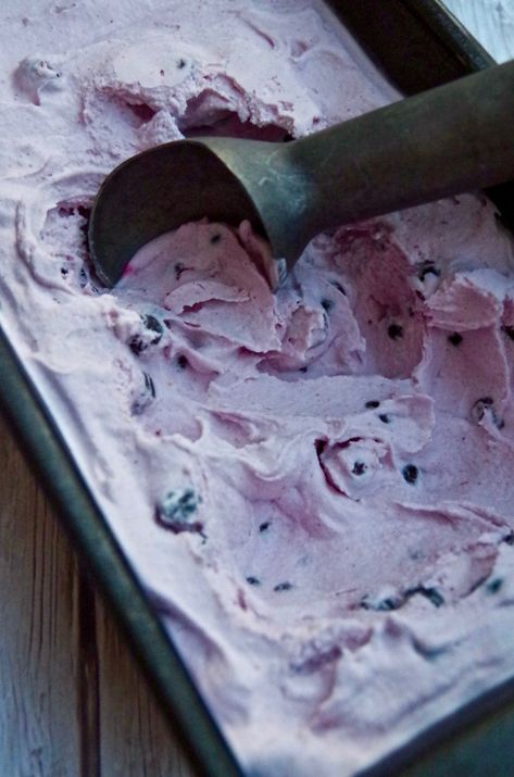 Fresh Huckleberry Recipes, Huckleberry Desserts, Huckleberry Ice Cream, Huckleberry Recipes, Vanilla Ice Cream Recipe, Ice Cream Base, No Churn Ice Cream, Frozen Cherries, Friday Evening