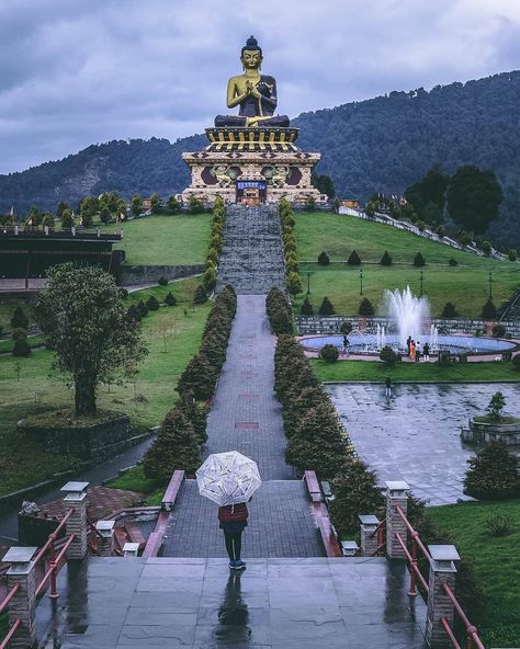 Stories of Himalayas on Instagram: “Gently seated in a small tourist town in the southern part of Sikkim, Buddha Park is a must visit place by every traveller. This famous…” Buddha Park Sikkim, Sikkim Tourist Places, University Series Fanart, India Landscape, Golden Statue, University Series, Northeast India, Visit India, Om Mani Padme Hum