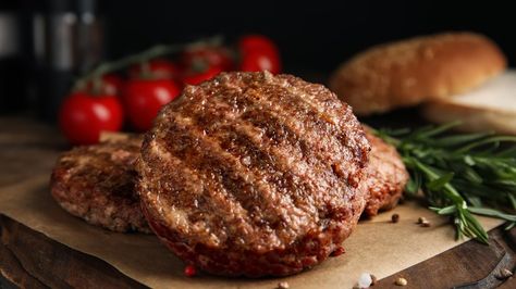 Making Burger Patties, Burger Mix, Burger Meat, Peanut Butter Jar, Grilled Burgers, Hamburger Meat, Crust Recipe, Tasting Table, Good Burger