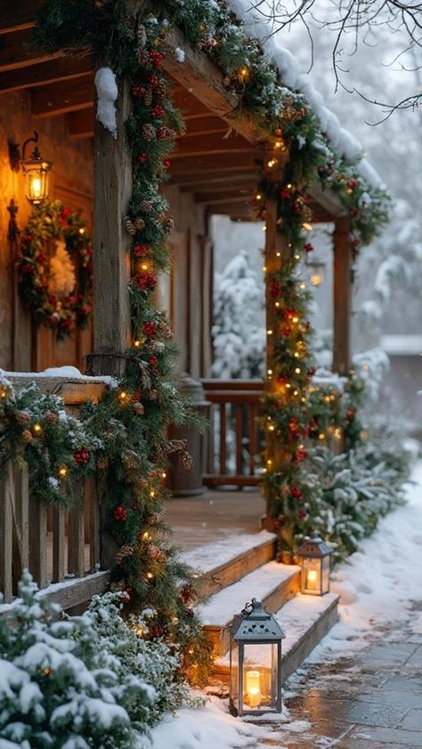 25 Front Porch Railing Christmas Decorating Ideas | Sarah Scoop Log Cabin Christmas Decor Porches, Cozy Christmas Front Porch, Log Cabin Front Porch Christmas Decor, Rustic Christmas Porch Decor, Farmhouse Christmas Lights Exterior, Christmas Cottage Exterior, Log Cabin Christmas Decor, Country Porch Decor, Porch Christmas Lights