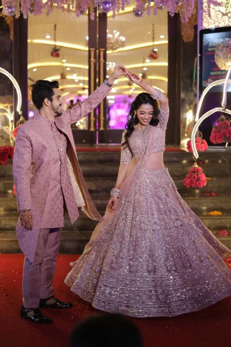 Couples Dresses Matching Wedding, Matching Couple Outfits Indian, Hindu Engagement Dress, Engagement Gowns Indian Brides, Wedding Couple Dresses, Engagement Gowns Indian Brides Outfit, Engagement Couple Dress Indian, Couple Dress Matching Indian, Bride And Groom Indian Wedding Outfit