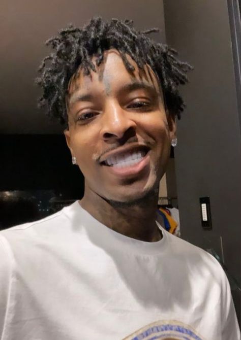 21 Savage Rapper, Savage Pics, 21 Savage, Everything And Nothing, Types Of Music, Insta Posts, My Favorite Music, Travis Scott, Reaction Pictures