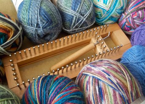 Sock Loom Patterns, Knitting Patterns Socks, Tricotin Long, Sock Loom, Loom Knitting Tutorial, Loom Knitting Stitches, Loom Crochet, Knifty Knitter, Loom Craft