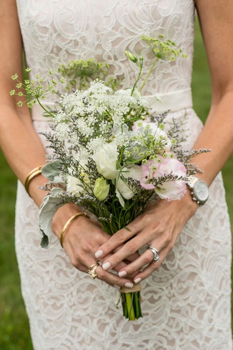 Queen Annes Lace Bouquet, Lace Bouquet, Queen Anne's Lace Flowers, Queen Anne's Lace, Queen Annes Lace, Diy Wedding Flowers, Sleeve Wedding Dress, Unique Wedding Invitations, Wedding Aisle