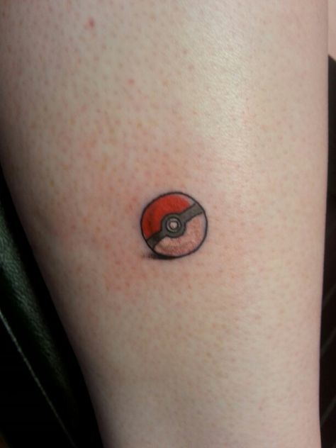 Small Pokemon Tattoo, Pokeball Tattoo, Small Pokemon, Gamer Tattoos, Nerd Tattoo, Planet Tattoos, Pokemon Tattoo, Geniale Tattoos, Gaming Tattoo