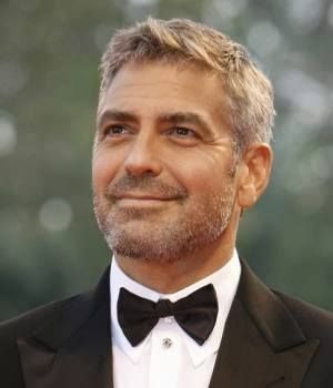 george clooney 5 o'clock shadow George Clooney Haircut, George Clooney Style, Older Mens Hairstyles, Haircut Pictures, Family Emergency, Short People, Moustaches, Popular Haircuts, Corte De Cabelo Masculino