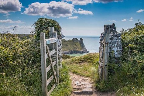 Country Life Magazine, Gower Peninsula, Beyond The Sea, Holiday Village, Canvas Easy, Beautiful Villages, Isle Of Wight, Nature Reserve, Image House