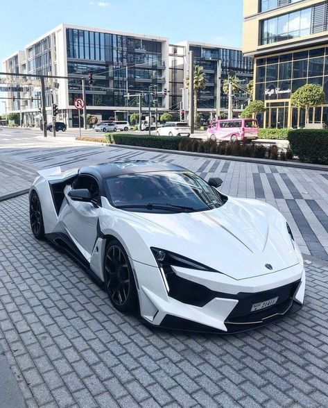 Girl Car Decor, Car Rides Aesthetic, Rides Aesthetic, Riding Aesthetic, Car Riding, Cars Anime, Mobil Futuristik, Show Cars, Lykan Hypersport