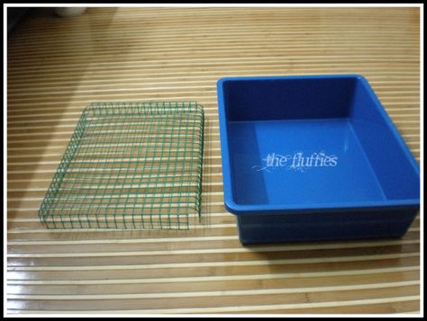 DIY Littertray Idea For Bunny – The Fluffies & The Purrrrs Diy Bunny Litter Tray, Rabbit Litter Box Ideas Diy, Rabbit Litter Box Ideas, Bunny Litter Box Ideas, Bunny Litter, Bunny Litter Box, Diy Rabbit Cage, Indoor Rabbit Cage, Bunny Cage