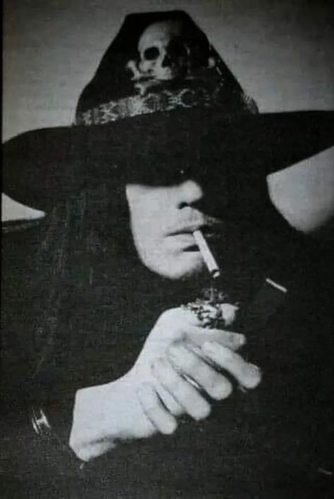 Goth Western Aesthetic, Ian Astbury, Goth Cowboy, Chicas Punk Rock, Dark Photo, Cowboy Aesthetic, Rock Aesthetic, Arte Alien, Western Aesthetic