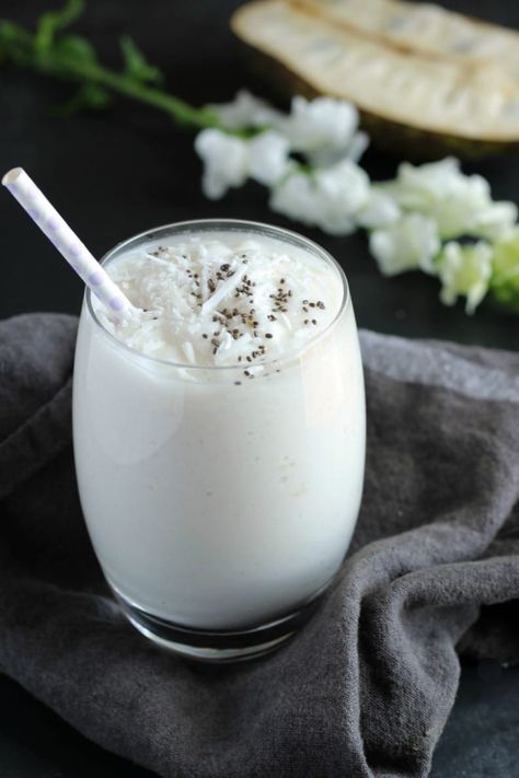 This Soursop Coconut Smoothie is an invigoration and super healthy drink that will make you feel good all day! Smoothie Garden, Caribbean Drinks, Coconut Smoothie Recipe, Coconut Shavings, Coconut Smoothie, Raw Coconut, Banana Smoothie, Healthy Juices, Protein Smoothie