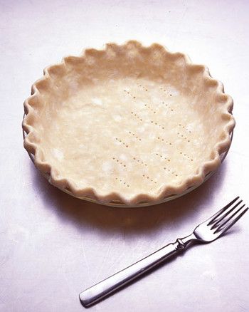 Prebaking, or blind baking, means to bake a crust before filling it. The technique is often used with single-crust pies. It is useful when the filling doesn't need to bake as long as the crust or would make an unbaked crust soggy. Some recipes have you partially bake the crust, while others call for it to be completely baked. Creative Pie Crust Designs, Creative Pie Crust, Blind Bake Pie Crust, Crust Designs, Baking Pumpkin, Cream Cheese Pound Cake Recipe, Pie Crust Recipe Easy, Pie Crust Designs, Frugal Food