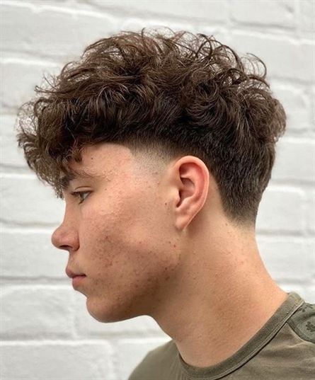 Side Fade Curly Hair Men, Wavy Hairstyles Men Fade, Side Cute Hairstyles Men, Mens Taper Fade Haircut Medium, Mens Taper Haircut Medium, Side Taper Fade, Mowhak Hairstyle For Boys, Faded Sides Long Top Men's Hairstyle, Side Fade Haircut Men Medium Long