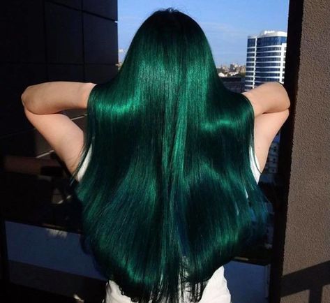 This Fall's Evergreen Hair Color Trend is Not For The Faint of Heart | Fashionisers© Hair Color Styles, Dark Green Hair, Ginger Hair Color, Green Wig, Orange Leaves, Burnt Red, Pretty Hair Color, Hair Dye Colors, Hair Inspiration Color