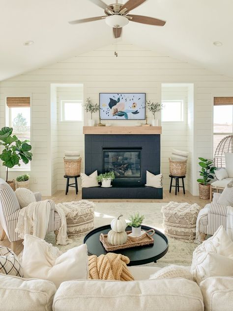 Simple Cozy Living Room, Branch Chandelier, Room With Fireplace, Modern Farmhouse Living Room, Living Room With Fireplace, Farmhouse Style Decorating, Farmhouse Living, Cozy Living Rooms, Modern Industrial