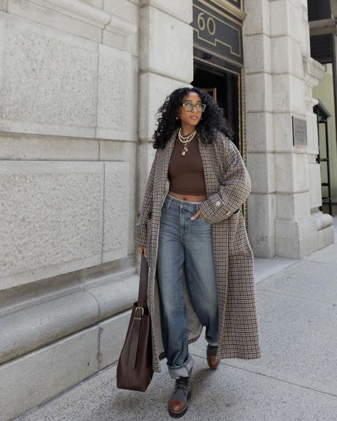 Photo: @taylasnts/Instagram Fall Outfits Black Women, Estilo Dark, Fall Trends Outfits, Trends For 2024, Bold Accessories, Classy Casual Outfits, Classy Casual, Mein Style, Casual Chic Outfit