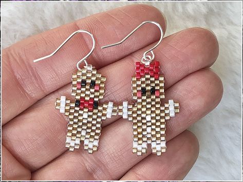 Christmas Jewelry - The Smartest and Fastest Way to Buy What You Need is From Amazon.com - Click to visit NOW! Seed Beads Christmas, Beaded Gingerbread Man, Christmas Beaded Earrings, Xmas Beads, Miyuki Beads Pattern, Two Cuties, Holiday Beading, Beadwork Designs, Brick Stitch Earrings