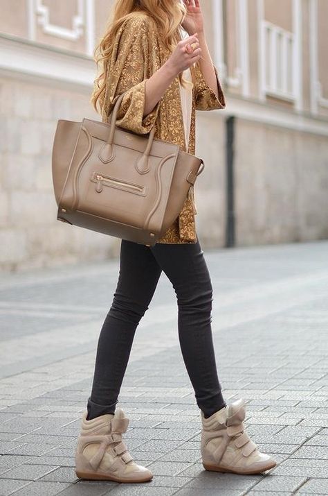 Isabel marant sneakers and Hermes bag perfect match Golden Kimono, Wedge Sneakers Outfit, Isabel Marant Sneakers, Hot Handbags, Isabel Marant Shoes, Wedge Shoe, Rock Outfits, Looks Street Style, Outfit Trends