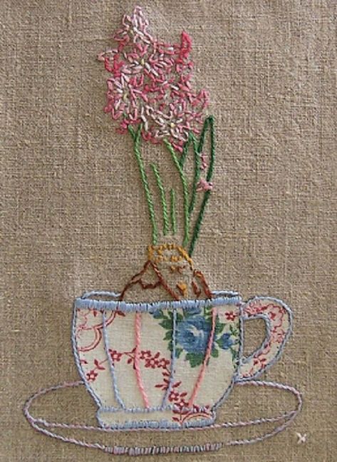 26 Free Spring Quilt & Sewing Projects - Jacquelynne Steves Spring Quilts, Pola Sulam, 자수 디자인, Vintage Embroidery, Hand Embroidery Patterns, Embroidery Inspiration, Ribbon Embroidery, Embroidery And Stitching, Embroidery Projects