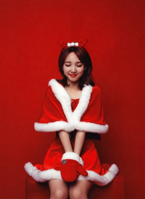 #TWICE #NAYEON : NEW PHOTO FOR TWICEZINE 2017 Nayeon Christmas Icon, Twice Christmas, Twice Fanart, Merry Happy, Red Icons:), Twice Kpop, Nayeon Twice, Im Nayeon, Christmas Icons