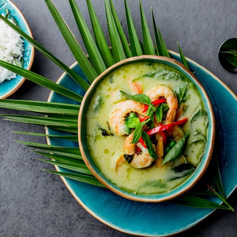 Mango Shrimp Curry, Curry Without Coconut Milk, Prawn Curry Recipe, Green Thai Curry, Thai Cucumber Salad, Seafood Medley, Thai Green Curry Paste, Thai Mango, Raw Prawns