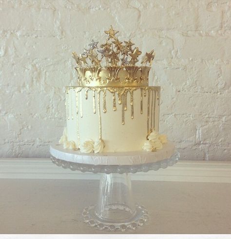 Royal Met Gala Birthday Theme Cake, Royal Theme Cake, Coronation Cake Ideas, Tea Party Cake Birthday, Royal Ball Birthday Party, Royalty Theme Party, Royalty Cake, Royal Birthday Cake, Royal Themed Birthday Party