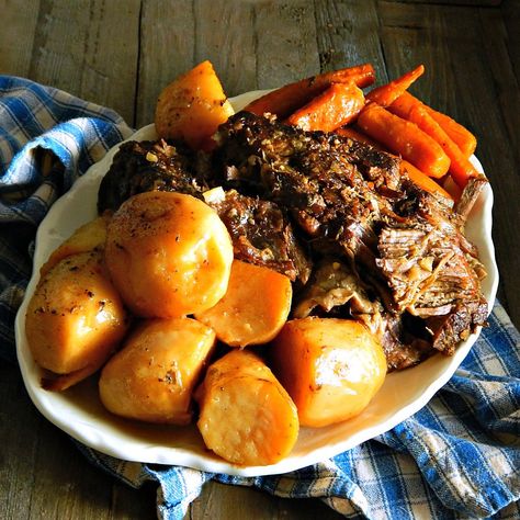 Recipes Using Onion Soup, Lipton Onion Soup Pot Roast, Onion Soup Pot Roast, Pot Roast Sandwiches, Onion Soup Mix Recipe, Pot Roast Crock Pot Recipes, Pot Roast Recipe, Ground Beef Pasta, Lipton Onion Soup Mix