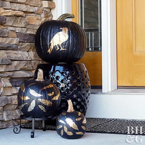 Halloween And Fall Decorations, Gold Painted Pumpkins, Easy Pumpkin Painting Ideas, Metallic Pumpkins, Easy Pumpkin Painting, Pumpkin Face Paint, Natural Fall Decor, Pumpkin Decorating Diy, Outdoor Fall Decor Ideas