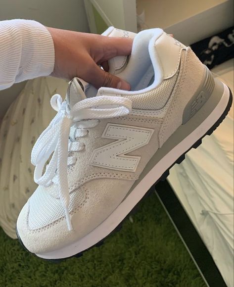 New balance sneaker shoes Preppy Shoes, Pretty Shoes Sneakers, Shoes Outfit Fashion, Shoe Wishlist, Cute Nike Shoes, Cute Sneakers, Hype Shoes, Girly Shoes, Cute Nikes