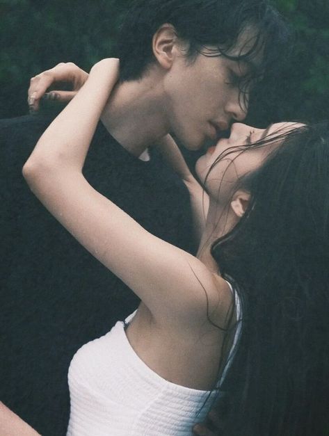 To Best Friend, Hair Mistakes, Why Her, Couple Poses Reference, People Poses, Ulzzang Couple, Human Poses Reference, Korean Couple, Kissing Couples